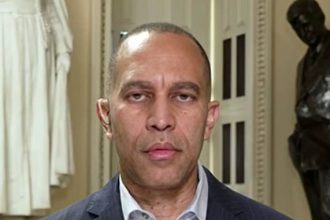 Hakeem Jeffries Speaks The Truth About Trump’s Mental State