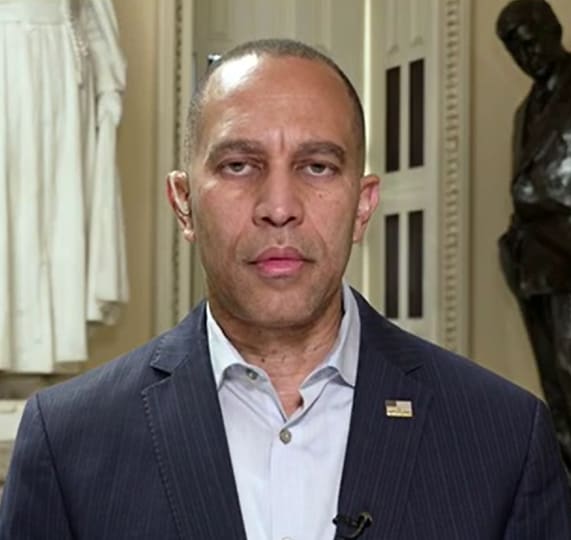 Hakeem Jeffries Speaks The Truth About Trump’s Mental State