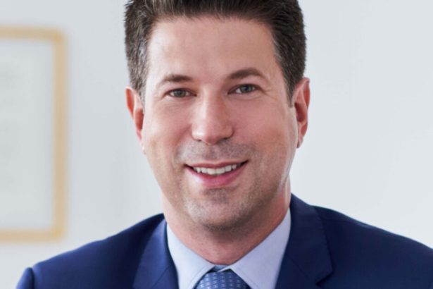 Harvard Law Professor Placed on Leave After Firing Pellet Rifle Near Boston Synagogue — Told Police He Was There ‘Hunting Rats’ | The Gateway Pundit | by Ben Kew