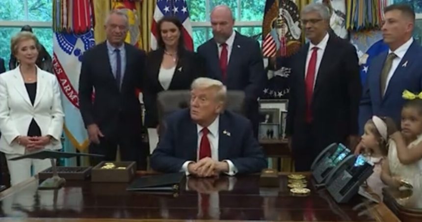 (VIDEO) Trump Warns “We’d be Laying Off a Lot of People” if Democrats Shut the Government Down – “We Can Get Rid of a Lot of Things That We Don’t Want” | The Gateway Pundit | by Jordan Conradson