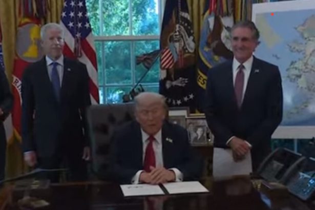 (VIDEO) Trump Signs Executive Order Reopening Ambler Road Project in Alaska After Biden Killed Project | The Gateway Pundit | by Jordan Conradson