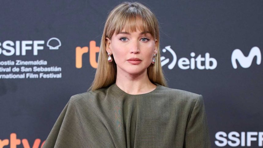 Jennifer Lawrence’s Fall Uniform Isn’t Complete Without This  Bag Look