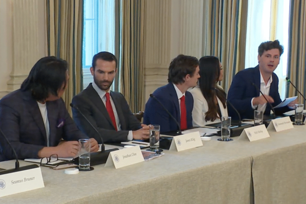 Leftist Anti-Ice Protestor Points Finger Gun to Threaten Conservative Reporter | The Gateway Pundit | by Margaret Flavin