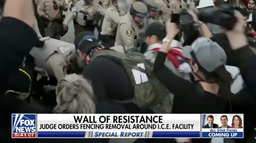Illinois Activist Judge Orders ICE to Tear Down Security Fence Protecting Federal Facility (VIDEO) | The Gateway Pundit | by Jim Hᴏft