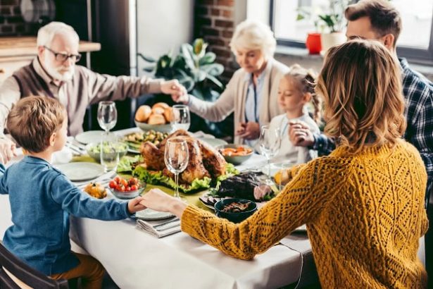 101 Happy Thanksgiving Quotes for Family to Help You Express Your Love