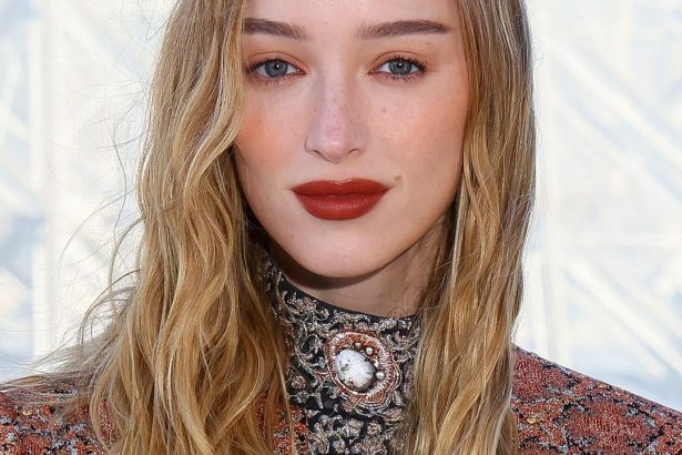 Here First: Phoebe Dynevor Has a Bob!