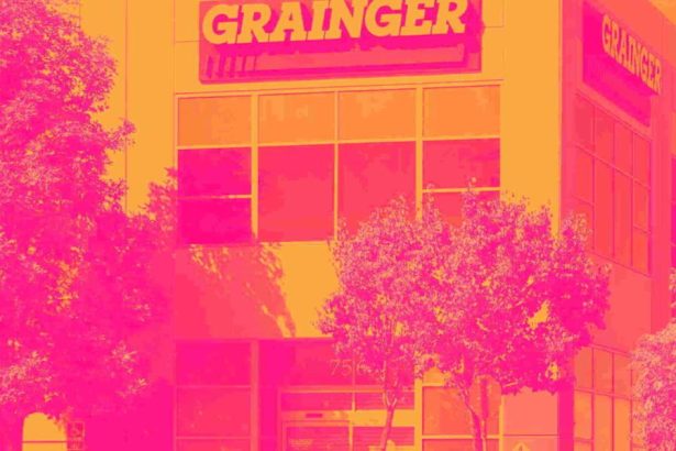 3 Reasons GWW is Risky and 1 Stock to Buy Instead