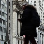 A 20-year veteran fund manager tells us why he’s staying away from top tech stocks — and what he recommends buying instead