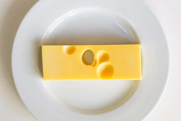 A Taste For Cheese May Reveal Your Future Risk of Dementia : ScienceAlert