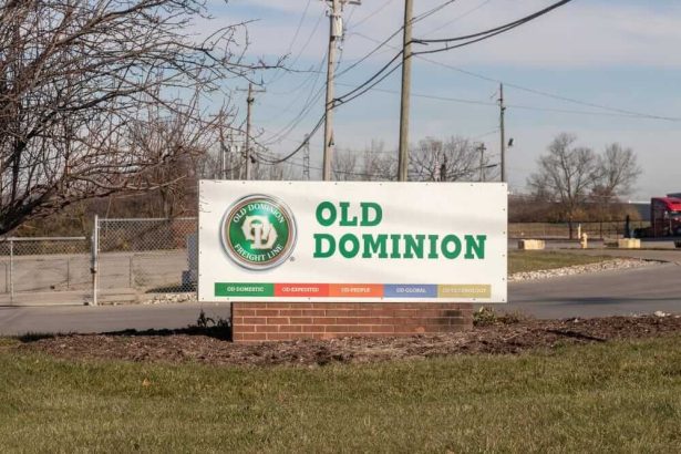 Are Wall Street Analysts Bullish on Old Dominion Freight Line Stock?