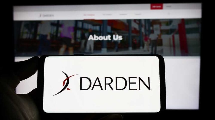 Are Wall Street Analysts Predicting Darden Restaurants Stock Will Climb or Sink?