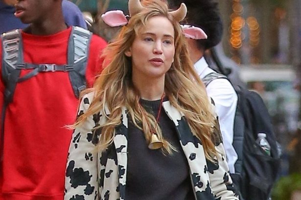 It’s a Halloween Costume, but Jennifer Lawrence Is Onto Something With Cow Print