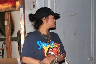 Even Rihanna Can’t Resist the Ease of the Boat and Tote