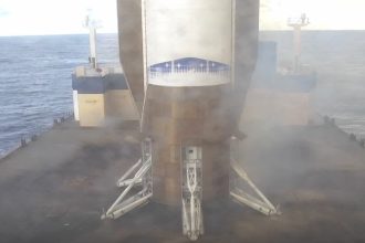 Blue Origin sticks first New Glenn rocket landing and launches NASA spacecraft