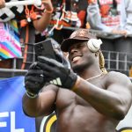 Browns TE David Njoku looks for new contract after surviving trade deadline
