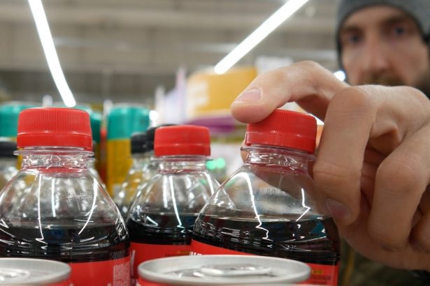 Common Sweetener Could Damage Critical Brain Barrier, Risking Stroke : ScienceAlert