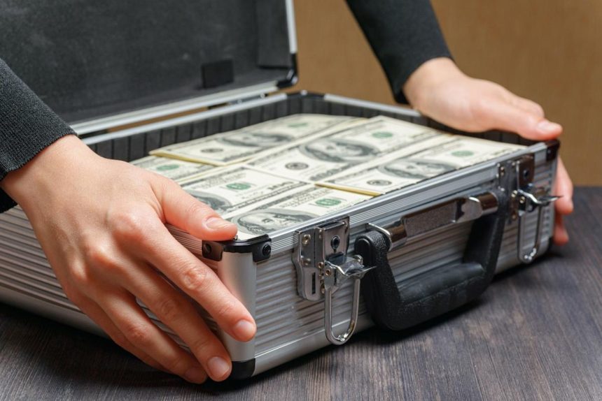 Dollar Slides on Signs of US Labor Market Weakness