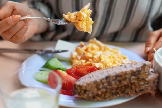 Experts Reveal a Drug-Free Way to Mimic The Effects of Ozempic : ScienceAlert