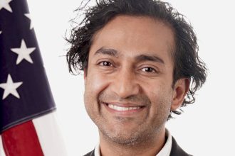 FDA Official Proposes ‘Path Forward’ After COVID Vaccine Claim