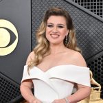How Kelly Clarkson Clapped Back After Being Told to ‘Get a Boob Job’