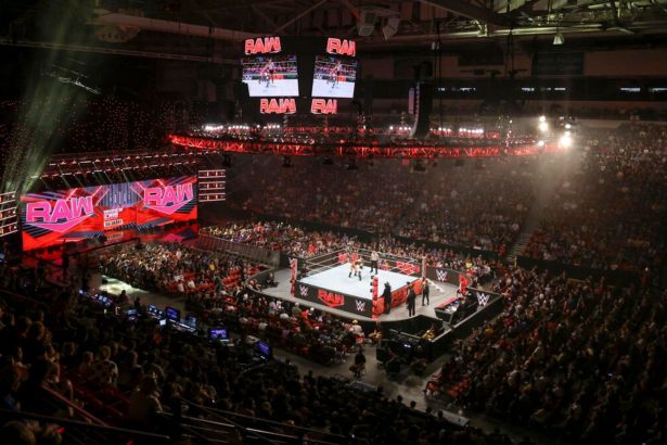 Huge SmackDown star spotted in town for WWE RAW