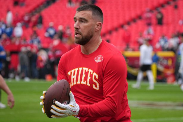 Jason Kelce’s wife Kylie drops blunt 1-word reaction after Travis Kelce’s disallowed pass vs. Colts