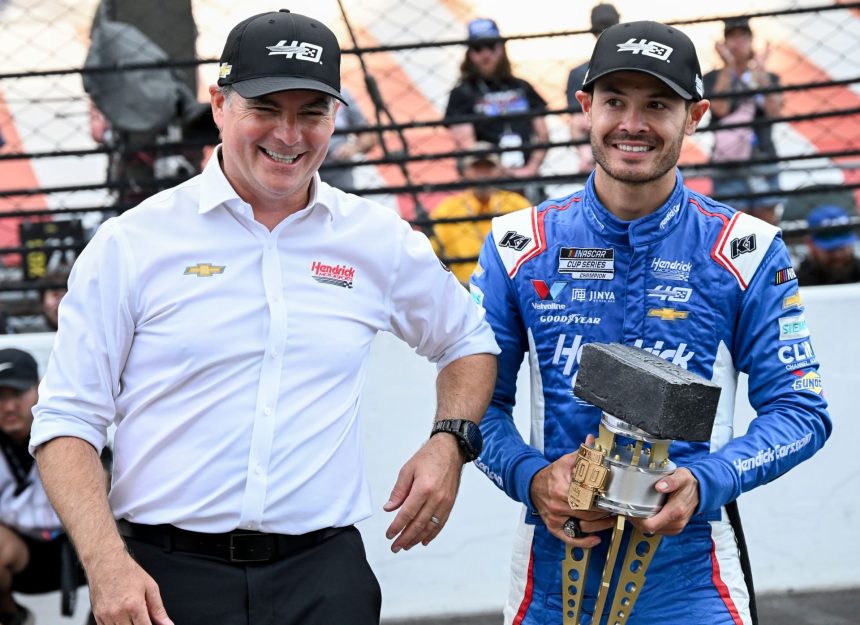 Jeff Gordon relives Kyle Larson’s dramatic final restart that decided the 2025 NASCAR champion 