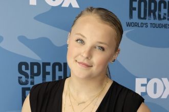 JoJo Siwa Reveals ‘Excruciating Pain’ Landed Her in the Hospital