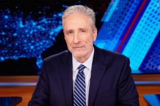 Jon Stewart Renews at ‘Daily Show’ for Another Year