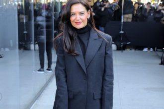 Katie Holmes’ 5 Curved Crossbody Style Is Trending Right Now