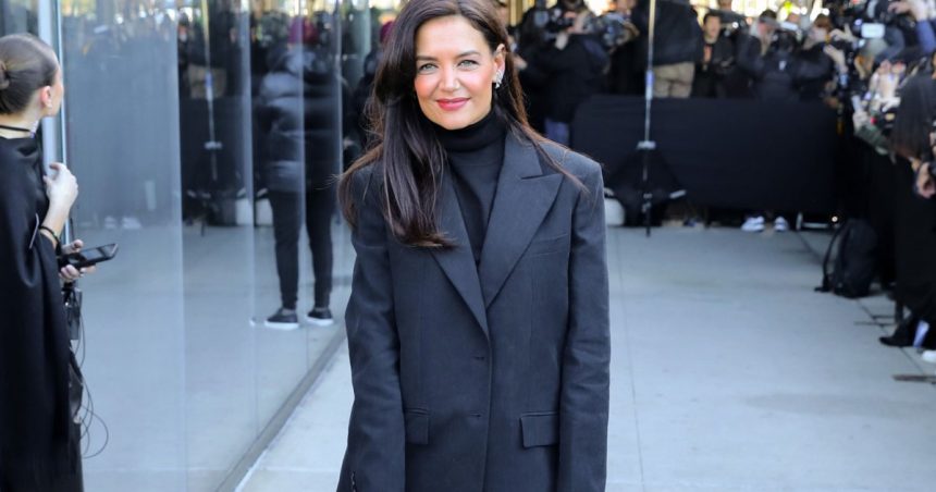 Katie Holmes’ 5 Curved Crossbody Style Is Trending Right Now
