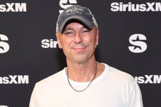 Kenny Chesney Blames Mom for Losing His Hair as a Teen in New Book
