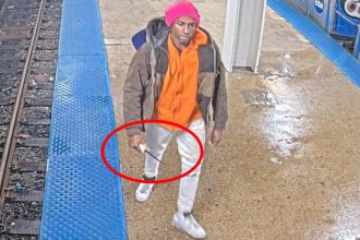 Knife-wielding man wanted for stabbing woman at UIC-Halsted station