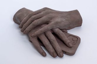 Léonore Chastagner Sculpts Tender Connections Between Figurative Gestures and Objects — Colossal