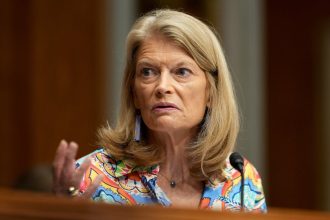 Lisa Murkowski Slams Trump Admin Investigation Into Democratic Veteran In Rare Republican Rebuke