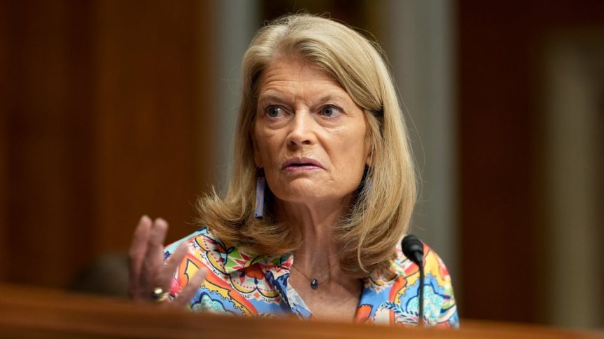Lisa Murkowski Slams Trump Admin Investigation Into Democratic Veteran In Rare Republican Rebuke
