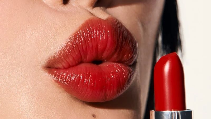 4 French Lipstick Tricks That Embody the Less-Is-More Philosophy