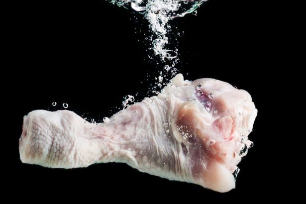 Many of Us Wash Raw Chicken. Here’s Why It’s Dangerous. : ScienceAlert