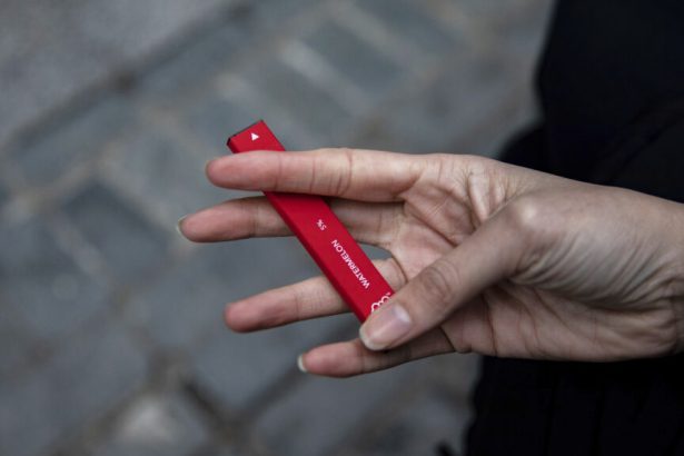 Microdosing GLP-1 drugs, vaping, FDA drama, : Morning Rounds