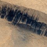 Mysterious Streaks on The Slopes of Mars Might Finally Be Solved : ScienceAlert