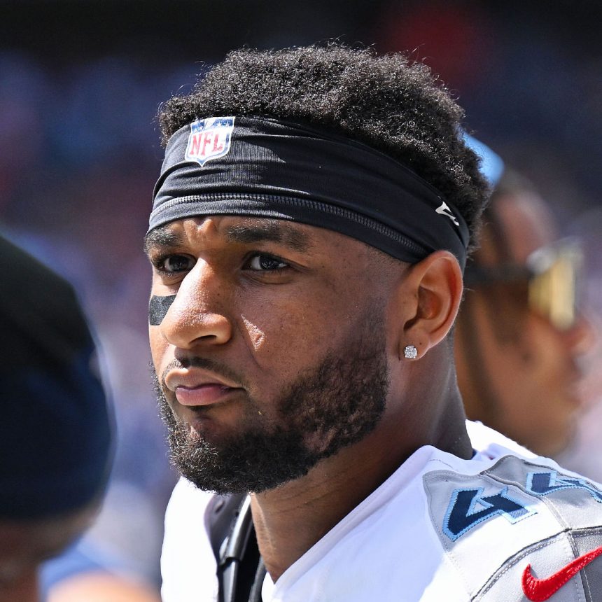 NFL fans react as Titans’ Mike Brown pays tribute to cousin Marshawn Kneeland with special gesture