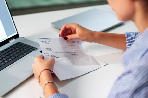 Nearly one-third of low-income US households are living paycheck to paycheck