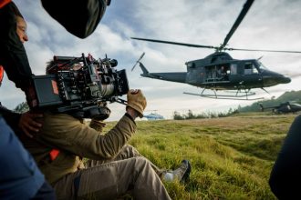 Netflix, Zack Snyder, Kiefer Sutherland in Colombia