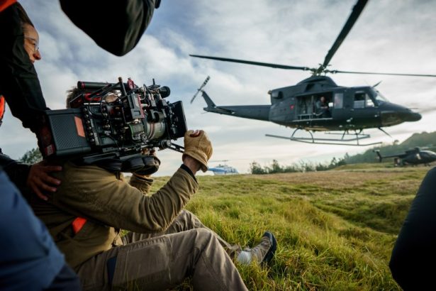 Netflix, Zack Snyder, Kiefer Sutherland in Colombia