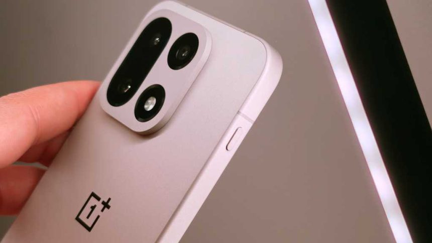 OnePlus 15 vs Pixel 10 Pro Review: Which Phone is Better?