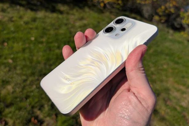 Oppo Reno 15 Benchmark Rivals Pixel 10