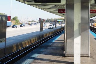 Red Line passenger stabbed during robbery on Thanksgiving morning