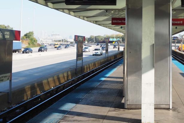 Red Line passenger stabbed during robbery on Thanksgiving morning