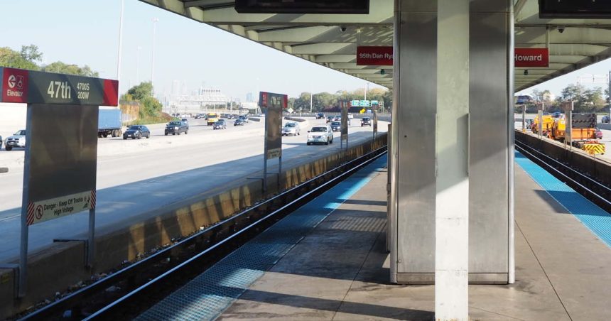 Red Line passenger stabbed during robbery on Thanksgiving morning