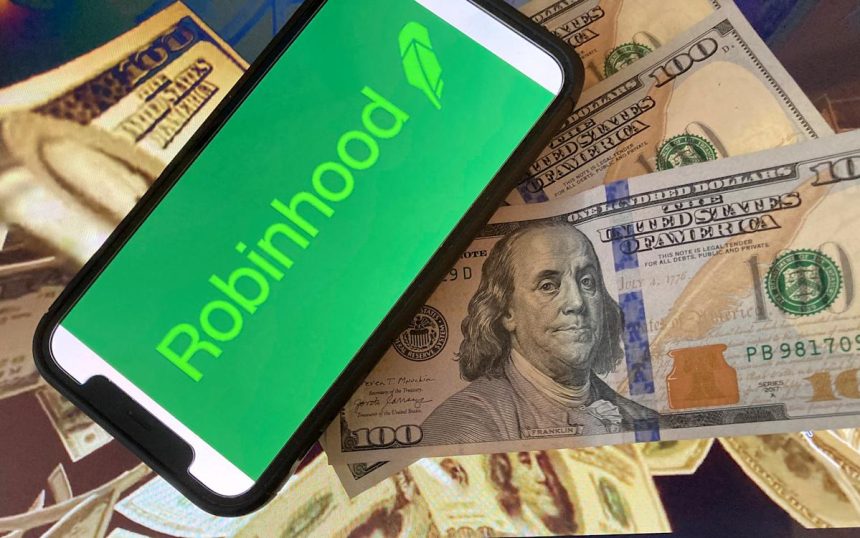 Robinhood will bring cash to your doorstep. Here’s when cash still comes in handy.